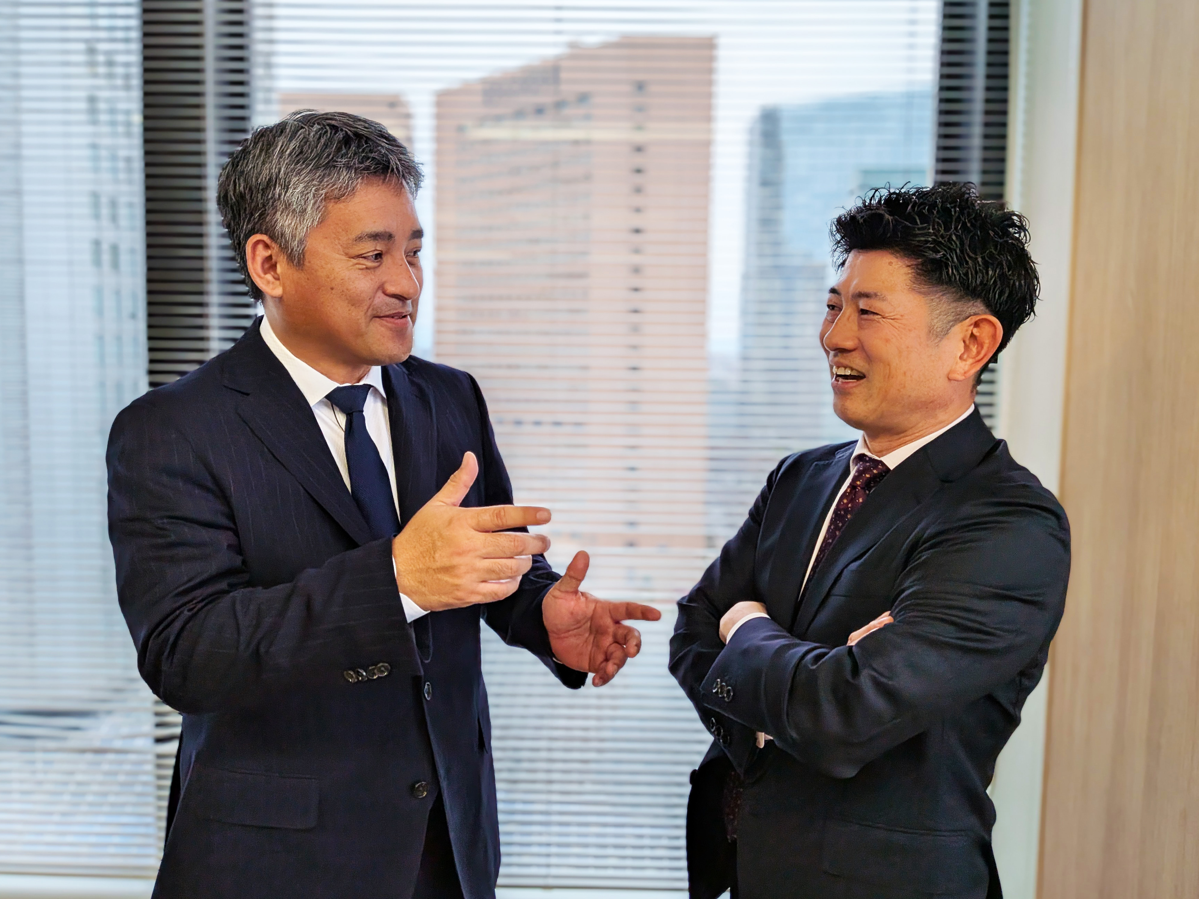 代表取締役会長 小林泰平と代表取締役社長 小柳博崇